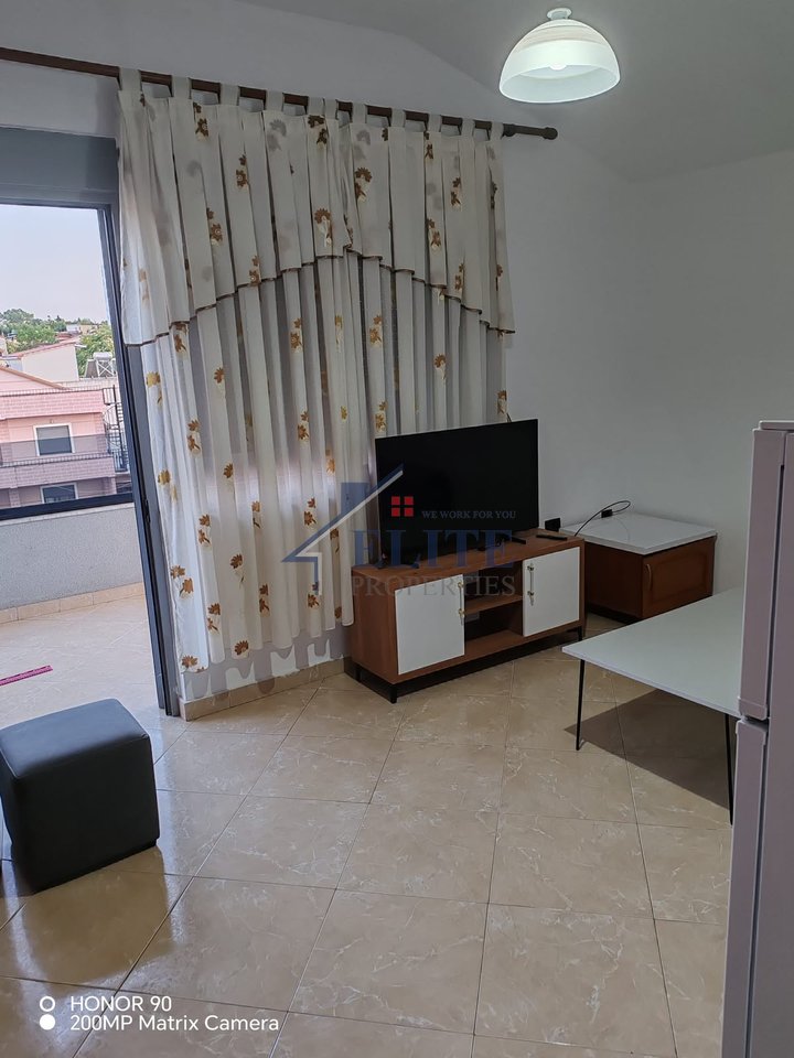 Rruga 5 Maji, Kati i 3-të i një vile– pas Concord Center