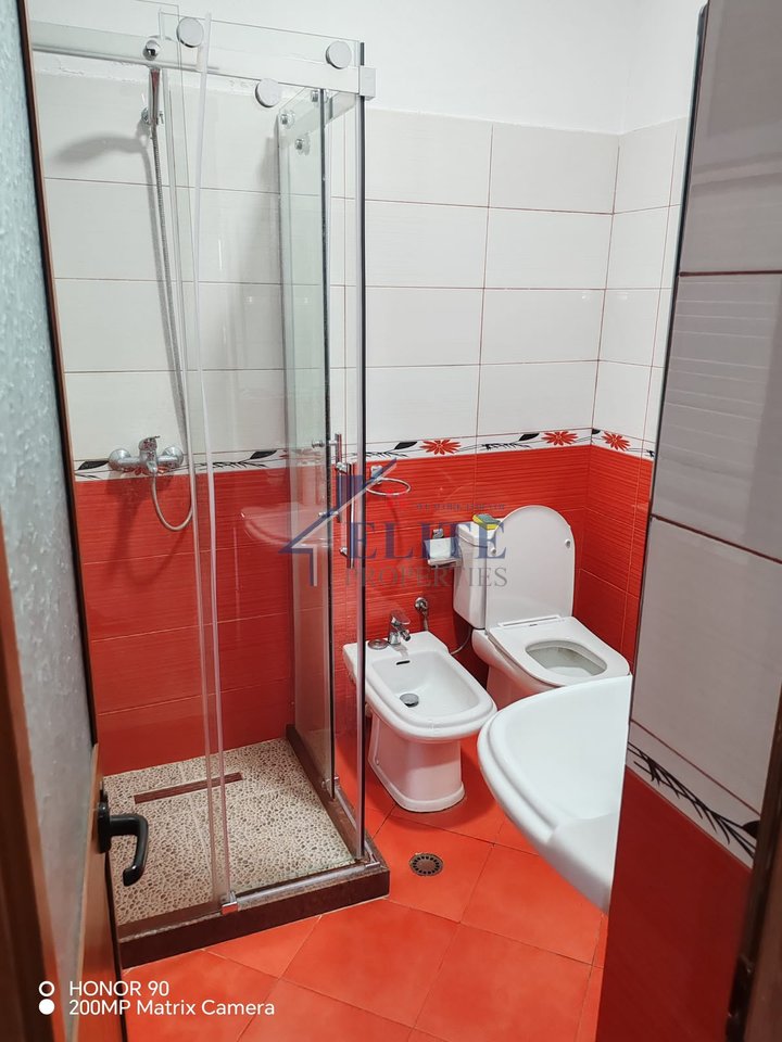 Rruga 5 Maji, Kati i 3-të i një vile– pas Concord Center
