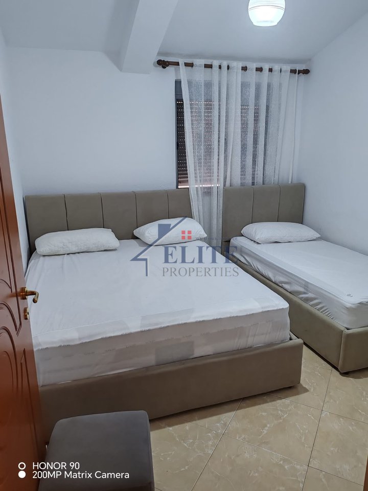 Rruga 5 Maji, Kati i 3-të i një vile– pas Concord Center