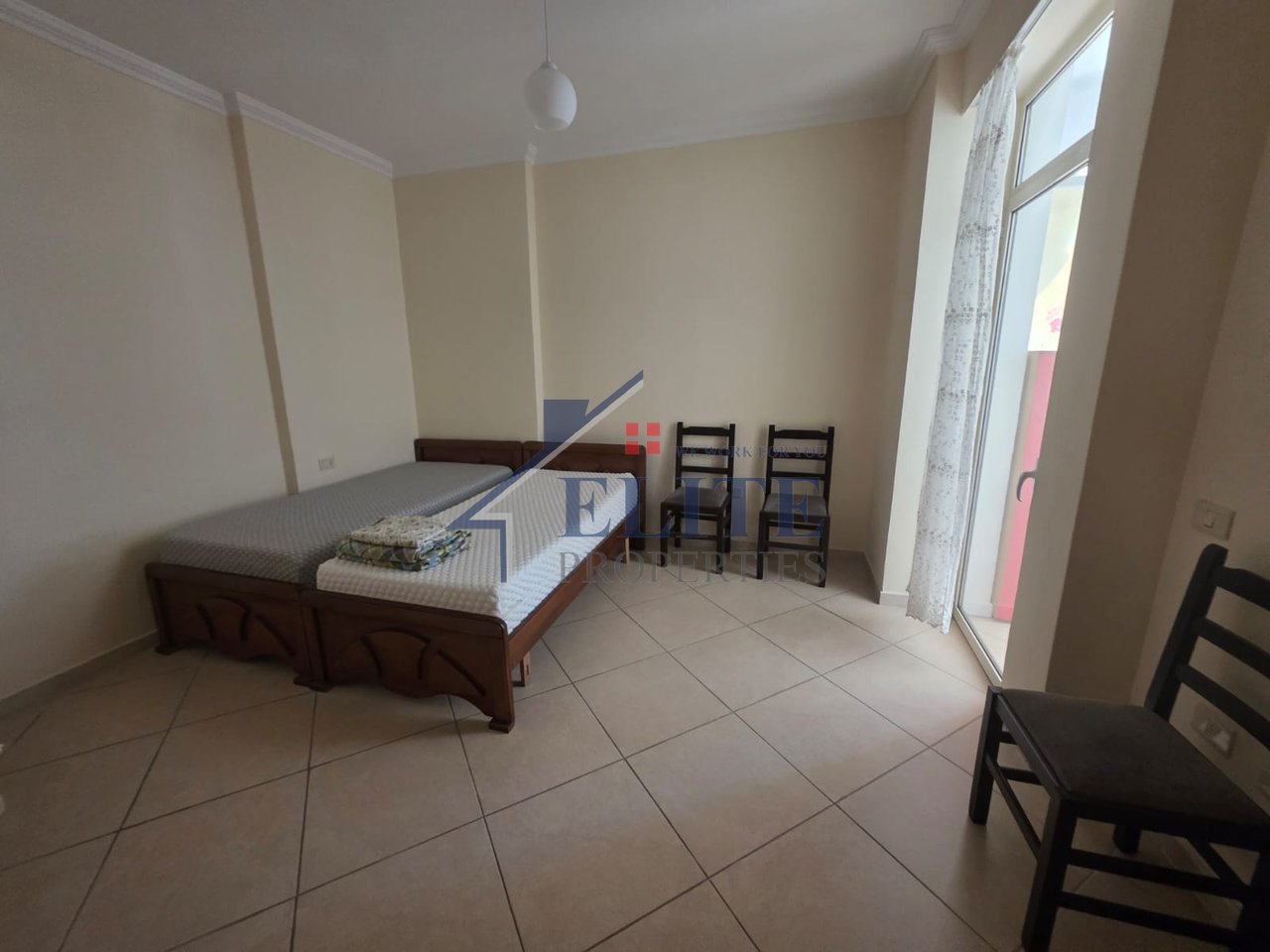 Zogu i Zi, al Ring Center, appartamento 2+1 in affitto
