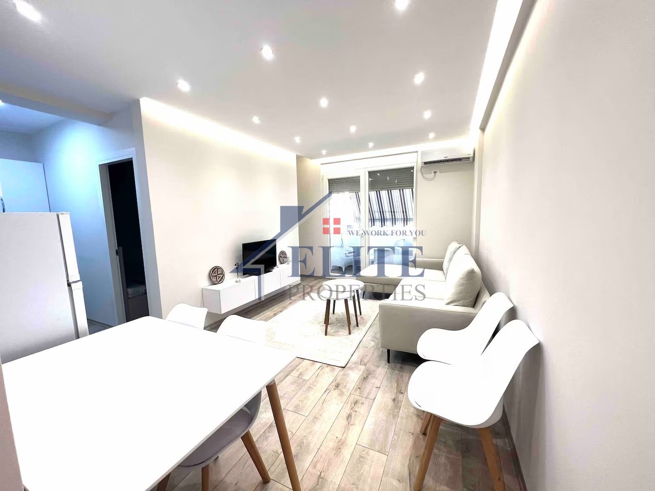Pazari i Ri , super apartament 1+1 në shitje