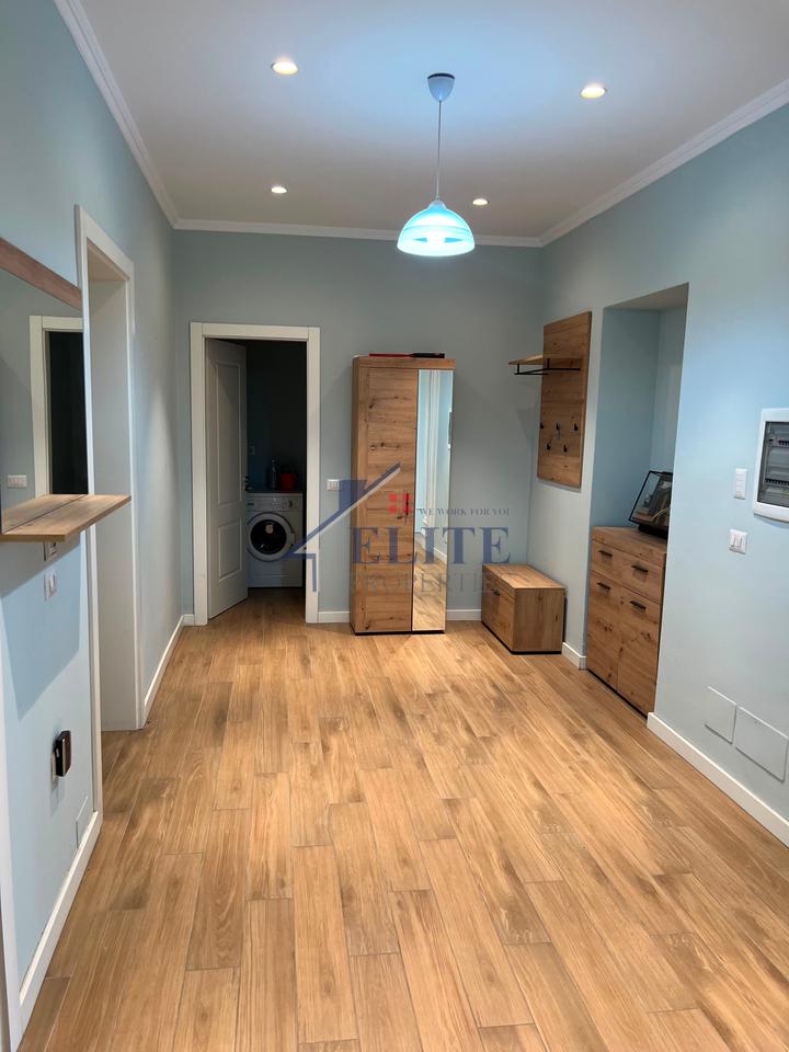 Vicino a Globe, si affitta il primo piano di una villa - Via Kavaja