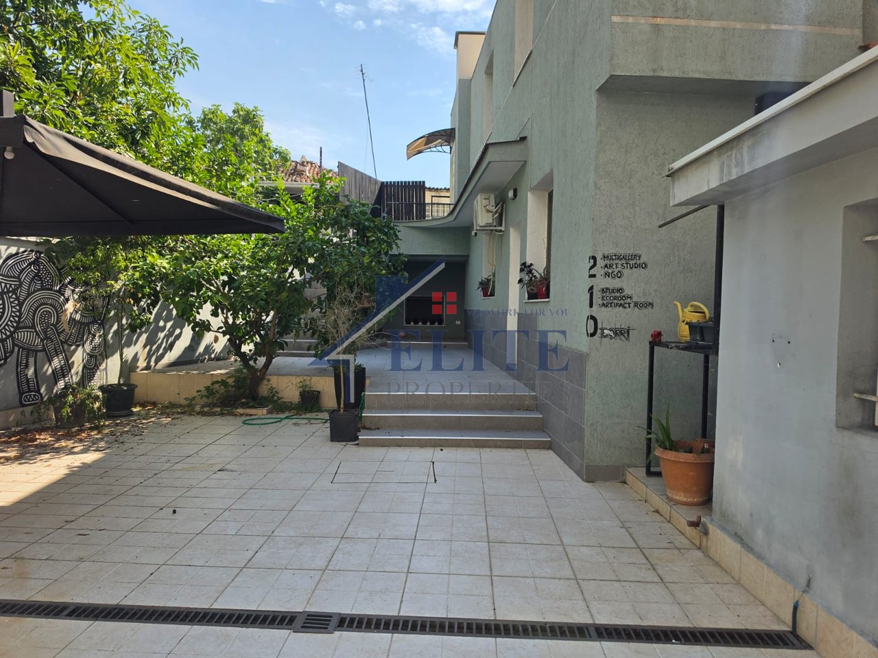 Vicino al Liceo “Partizani”, Affittasi villa su 2 piani