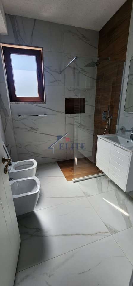 Brryli, apartament 1+1+oborr + 2 poste parkimi me qira