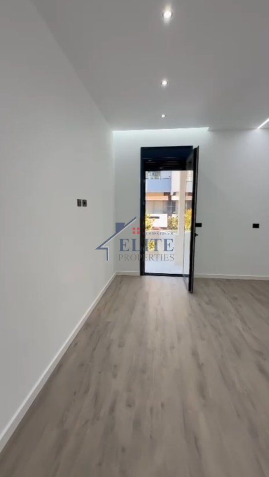 Buzë Lungomares Vlorë, apartament 1+1 në shitje