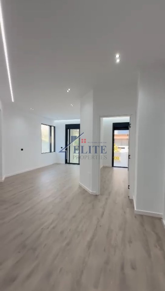 Buzë Lungomares Vlorë, apartament 1+1 në shitje