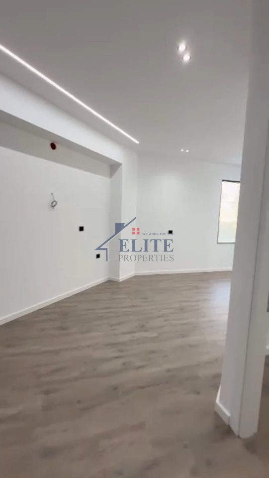 Buzë Lungomares Vlorë, apartament 1+1 në shitje