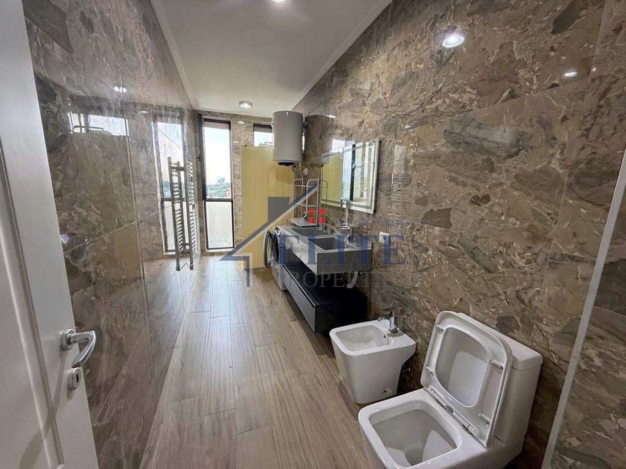 Liqeni i Thatë, apartament 2+1+2 në shitje