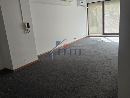 Zyrë me qira në qendër, pranë Toptani Center