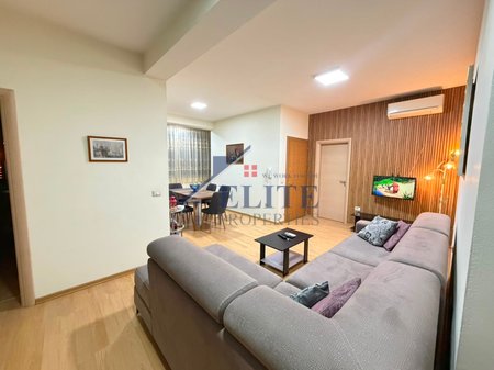 Vicino a Zogu i Zi, appartamento 3+1 in affitto - Secondo piano di una villa