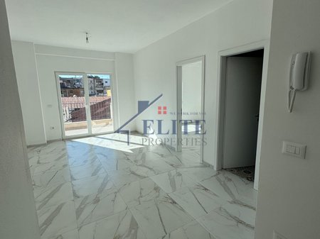 Aura Complex, ne rrugen Dritan Hoxha, zyre me qera