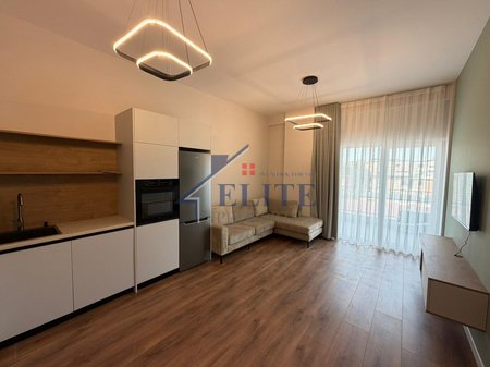 Rruga Dritan Hoxha – jepet apartament 2+1+2 me qira, Kompleksi Aura