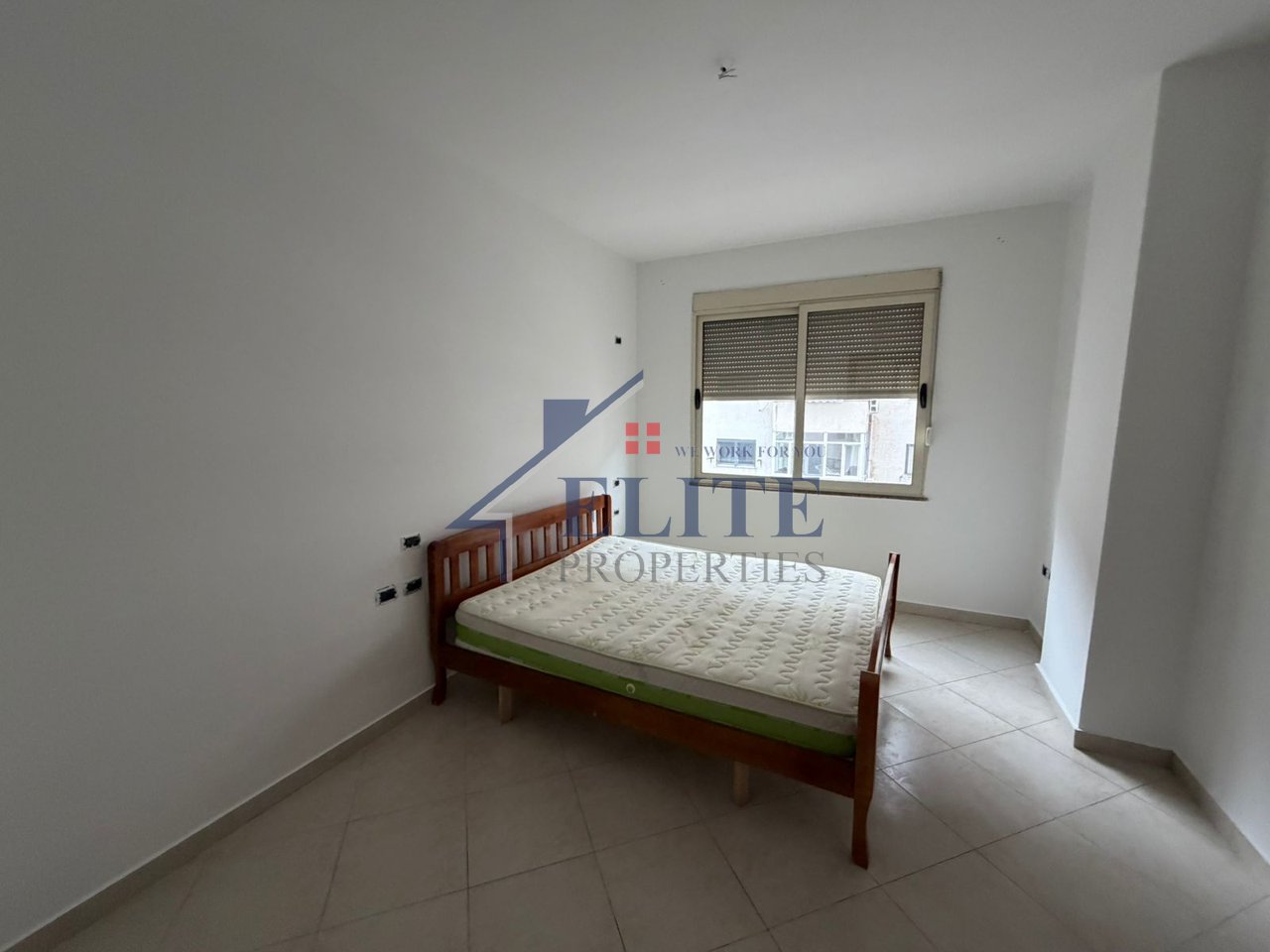 Astir, prane Bar Artistit apartament 3+1 ne shitje