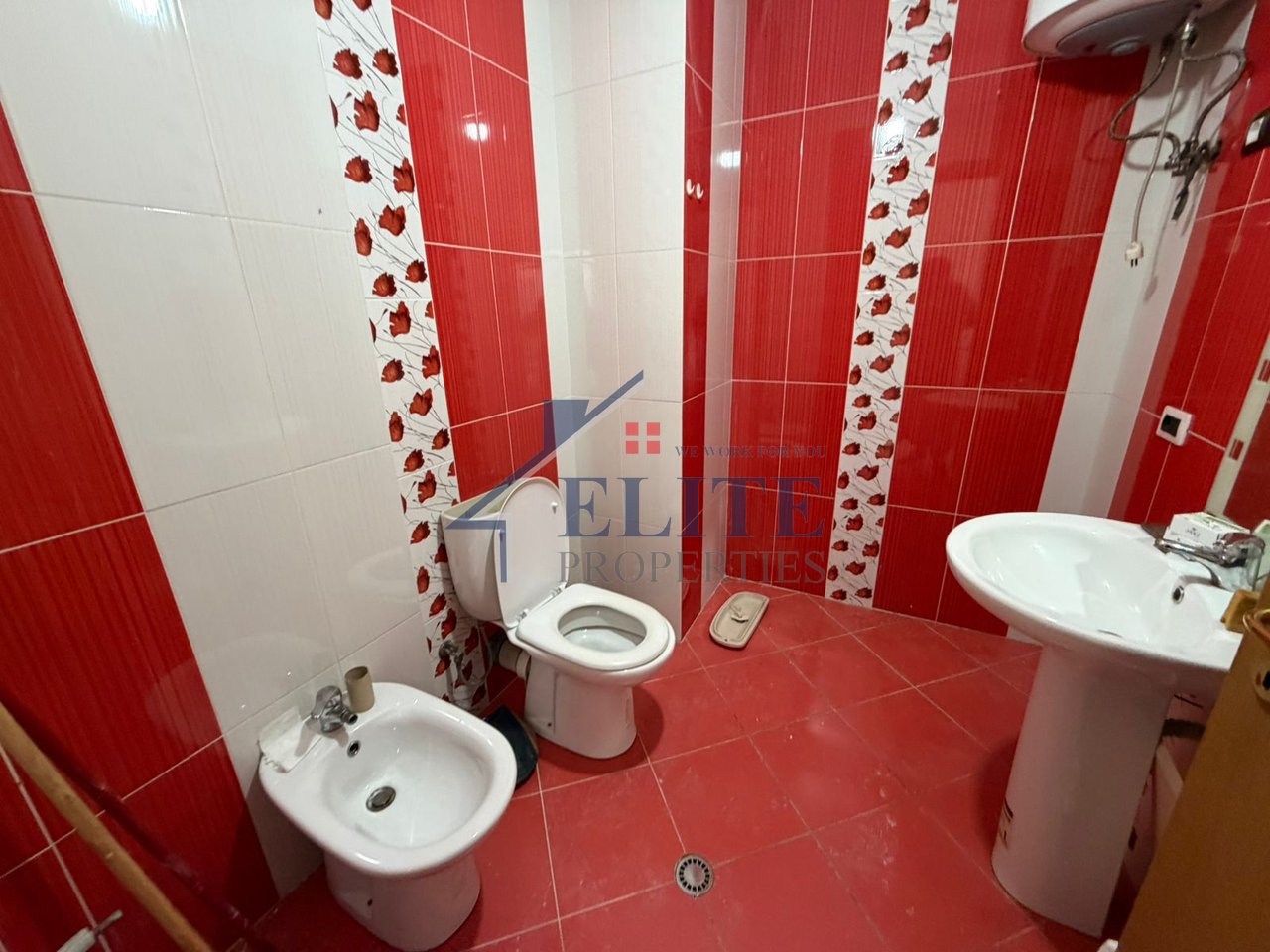 Astir, prane Bar Artistit apartament 3+1 ne shitje