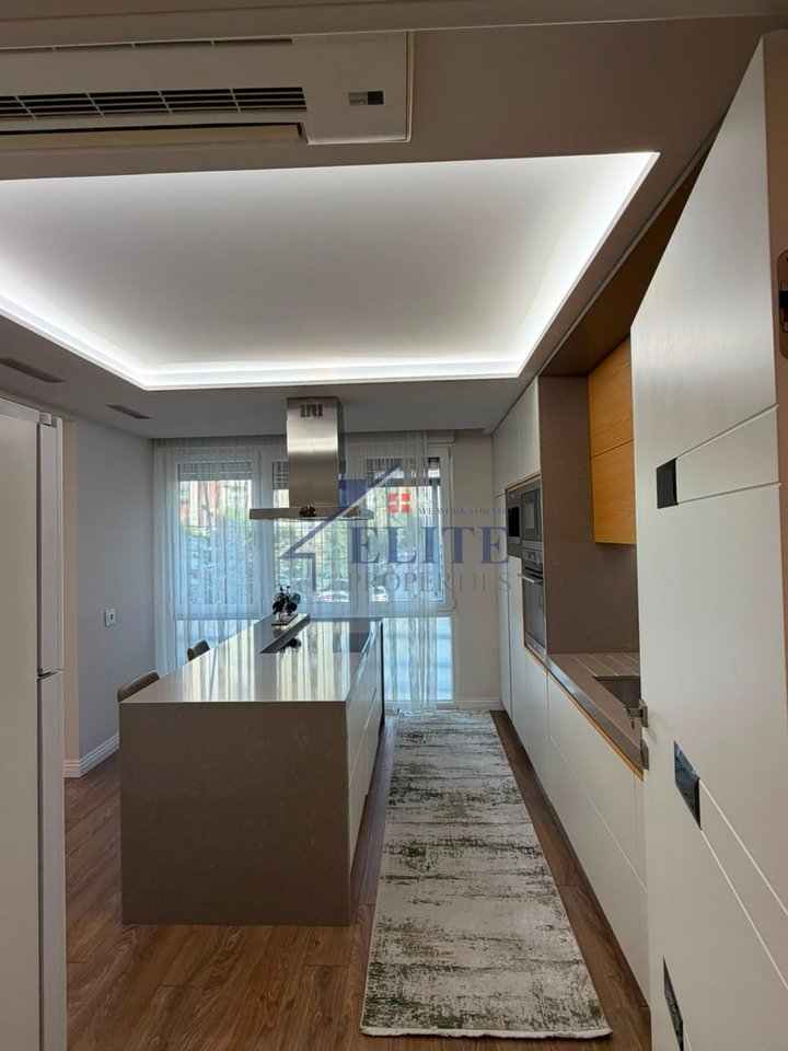 Laprakë Blloku Gintash, apartament luksoz 2+1+2 në shitje – Laprakë