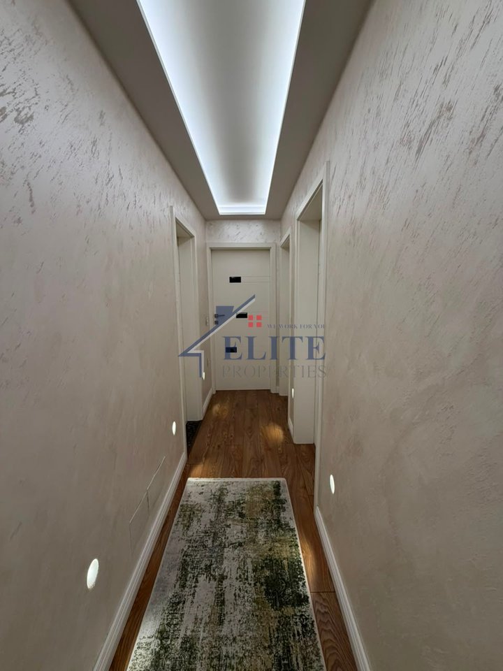 Laprakë Blloku Gintash, apartament luksoz 2+1+2 në shitje – Laprakë