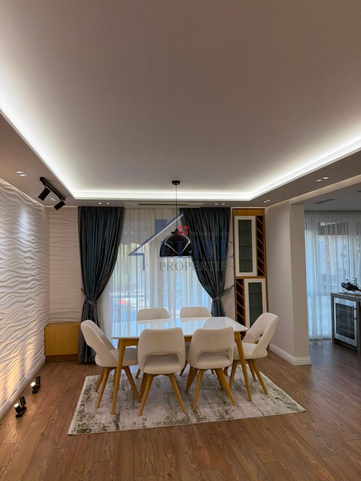 Laprakë Blloku Gintash, apartament luksoz 2+1+2 në shitje – Laprakë