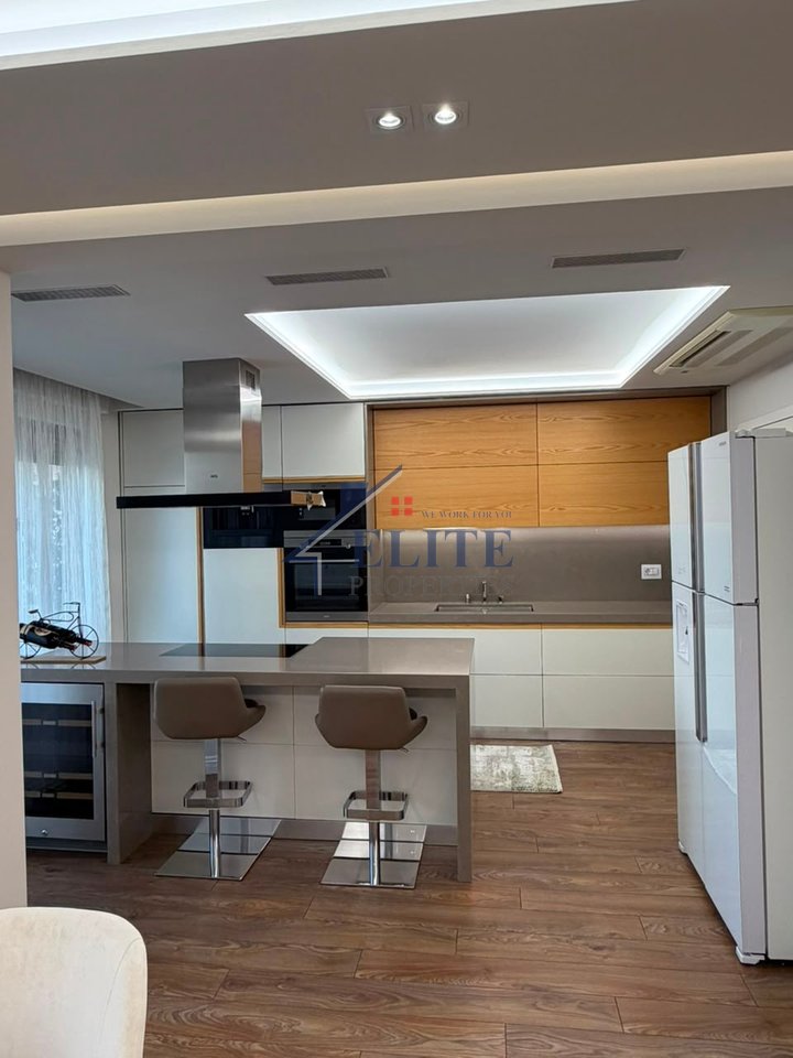 Laprakë Blloku Gintash, apartament luksoz 2+1+2 në shitje – Laprakë