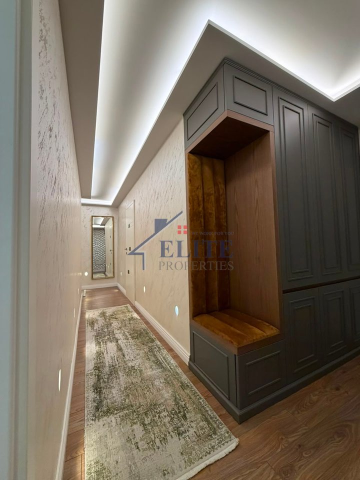 Laprakë Blloku Gintash, apartament luksoz 2+1+2 në shitje – Laprakë