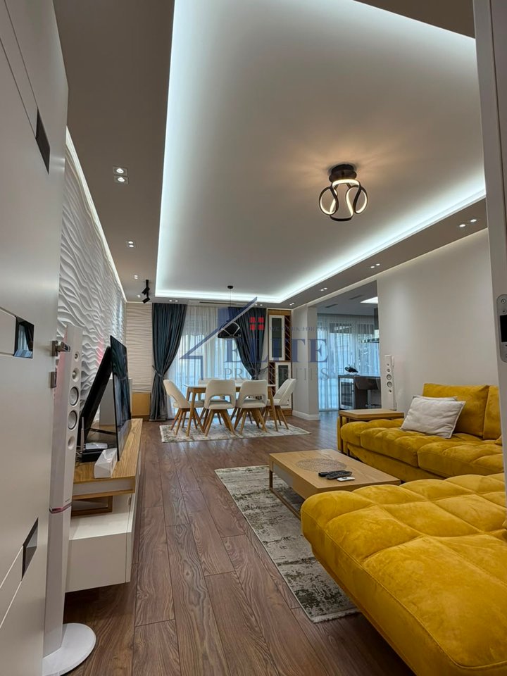 Laprakë Blloku Gintash, apartament luksoz 2+1+2 në shitje – Laprakë
