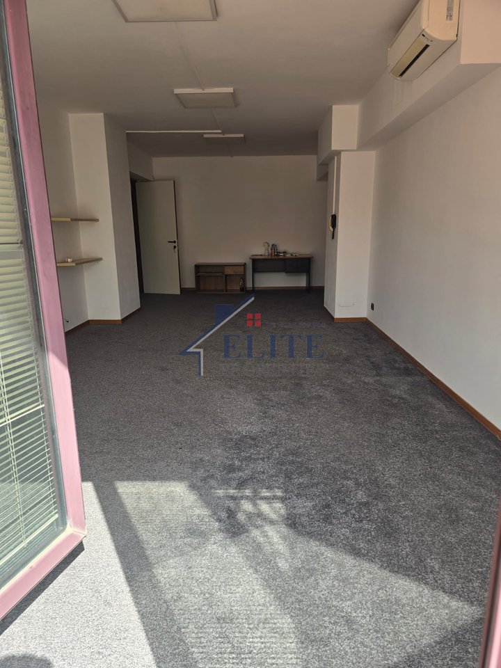 Ufficio in affitto nel centro, vicino a Toptani Center