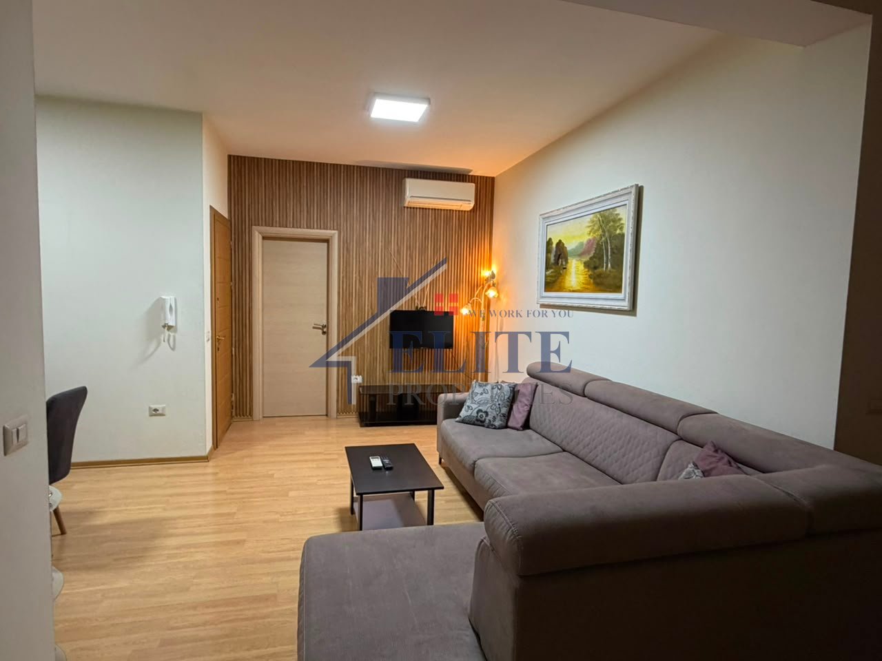 Vicino a Zogu i Zi, appartamento 3+1 in affitto - Secondo piano di una villa