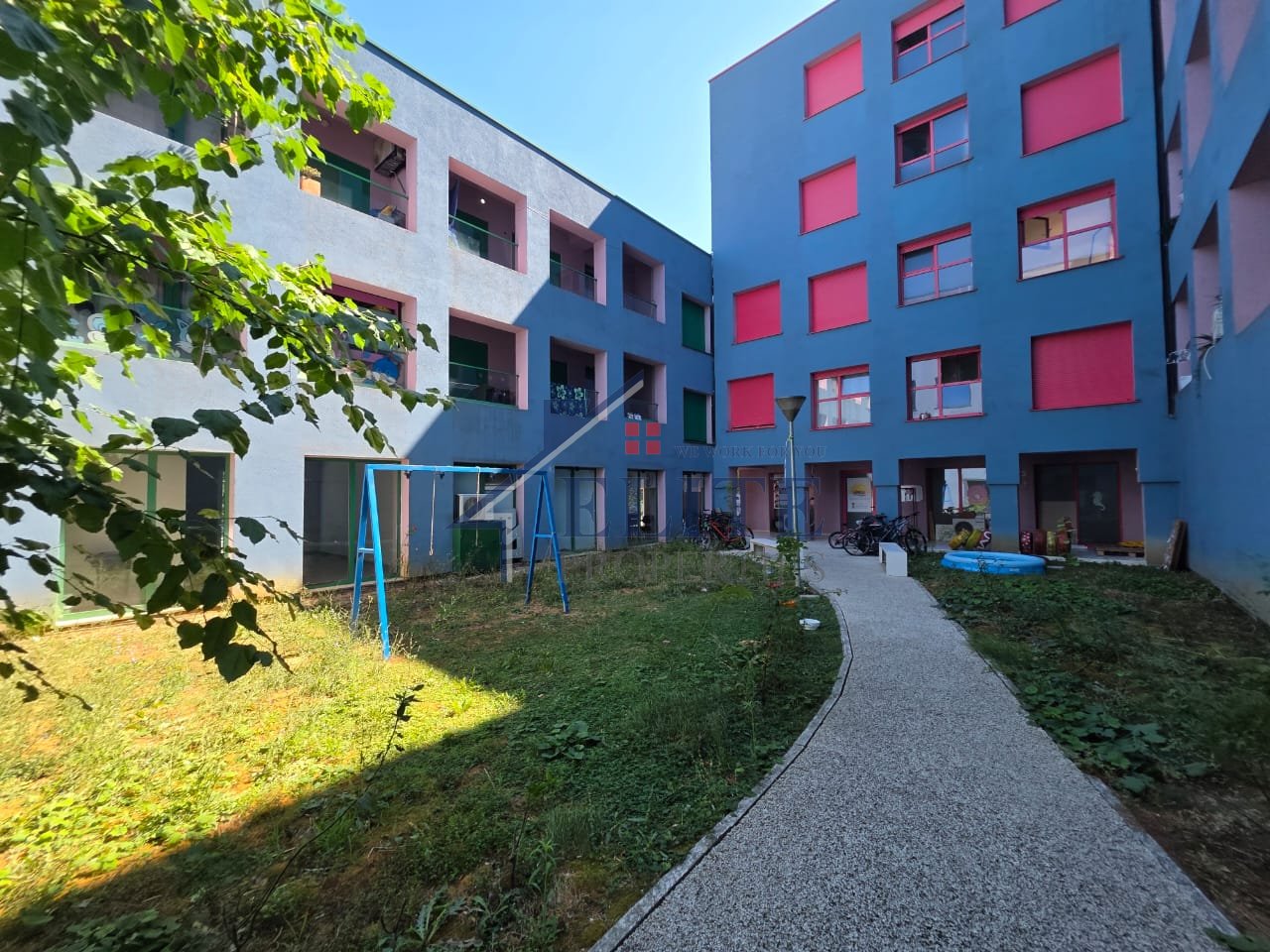 Ali Demi, Kompleksi Mangalem, apartament 1+1 ne shitje