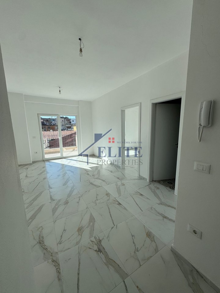 Aura Complex, ne rrugen Dritan Hoxha, zyre me qera