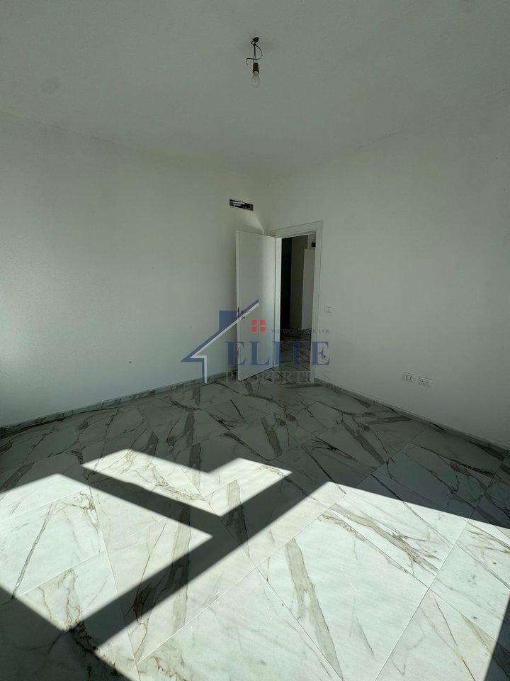 Aura Complex, ne rrugen Dritan Hoxha, zyre me qera