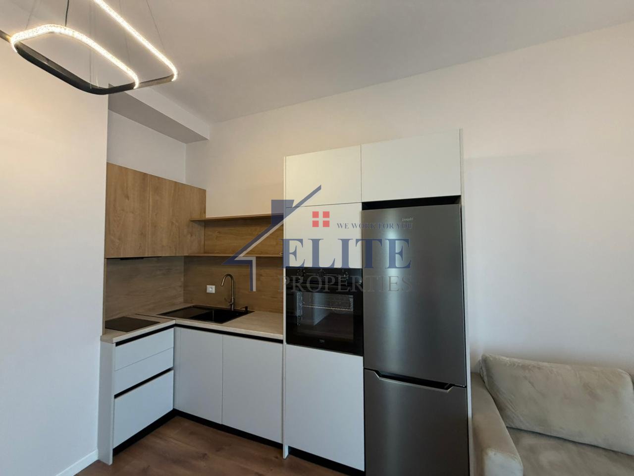 Rruga Dritan Hoxha – jepet apartament 2+1+2 me qira, Kompleksi Aura