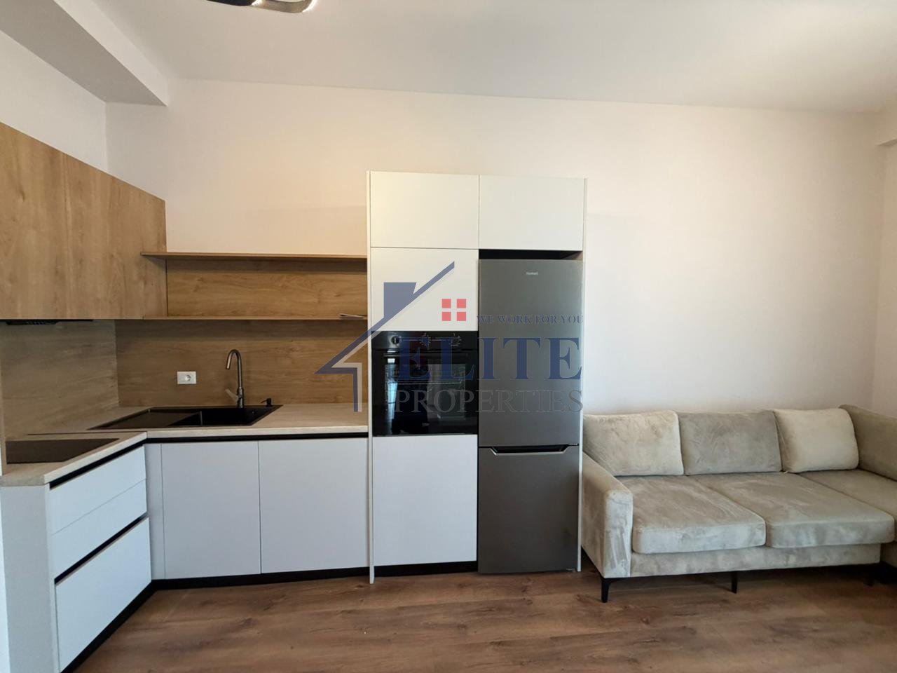Rruga Dritan Hoxha – jepet apartament 2+1+2 me qira, Kompleksi Aura