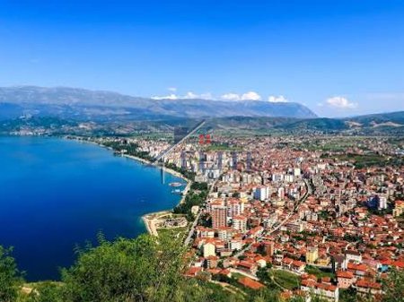 Pogradec, tokë në shitje – prane Liqenit te Pogradecit