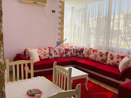 Rruga e Kavajës - apartament 2+1 me qira