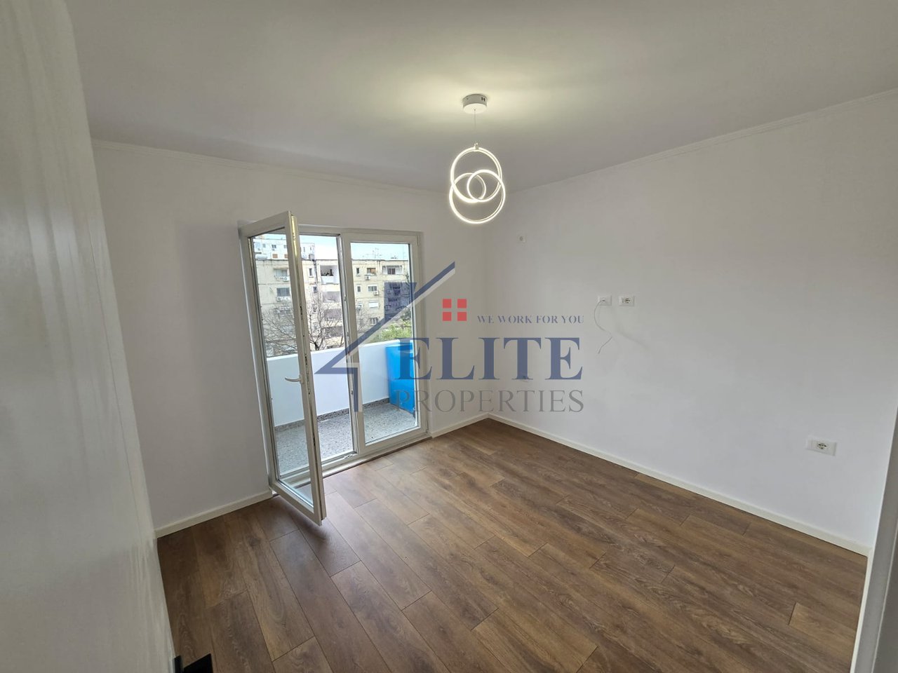 Ali Demi, – apartament 1+1 në shitje