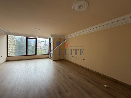 Ish Bllok - ufficio in affitto