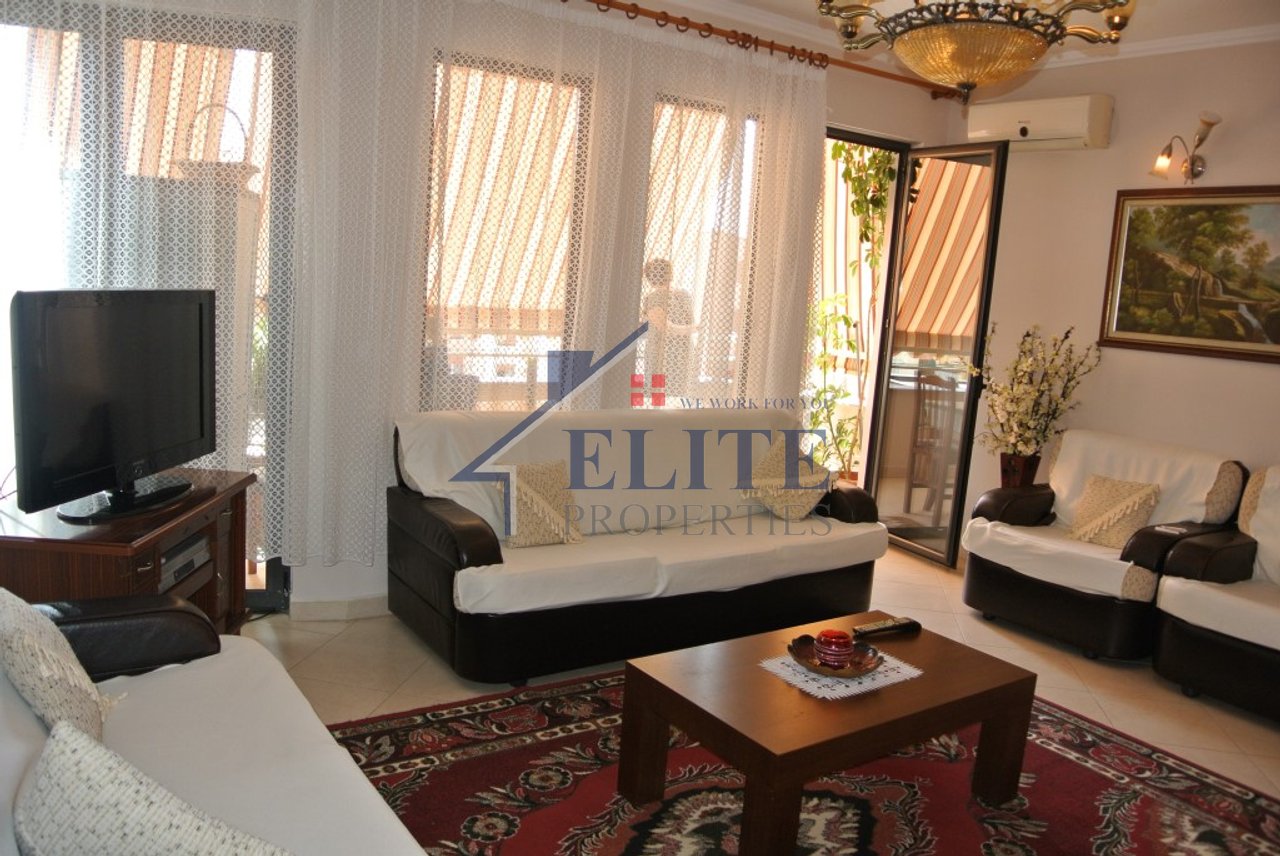 Rruga e Kavajes, prane Qendres se Tiranes, apartament 1+1 me qera