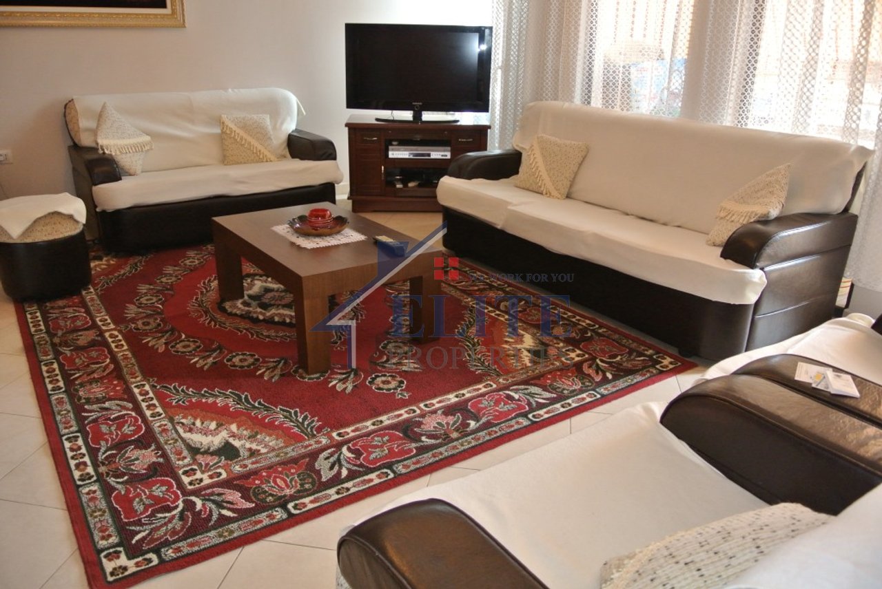 Rruga e Kavajes, prane Qendres se Tiranes, apartament 1+1 me qera