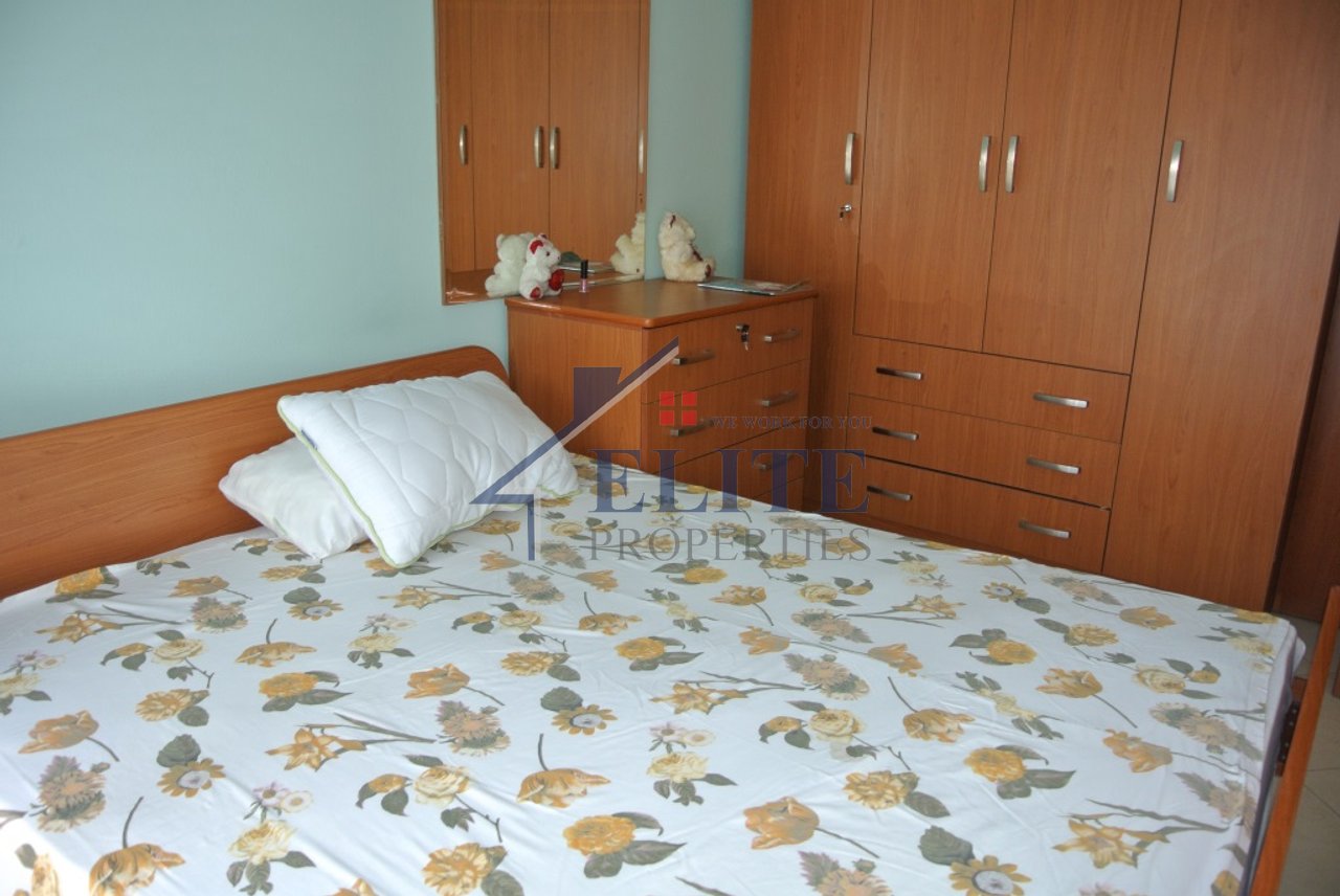 Rruga e Kavajes, prane Qendres se Tiranes, apartament 1+1 me qera