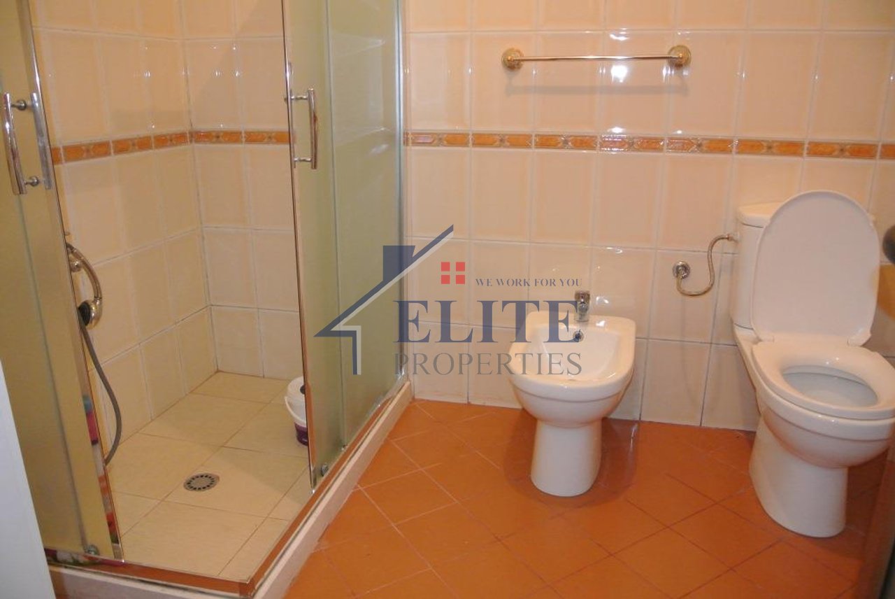 Rruga e Kavajes, prane Qendres se Tiranes, apartament 1+1 me qera