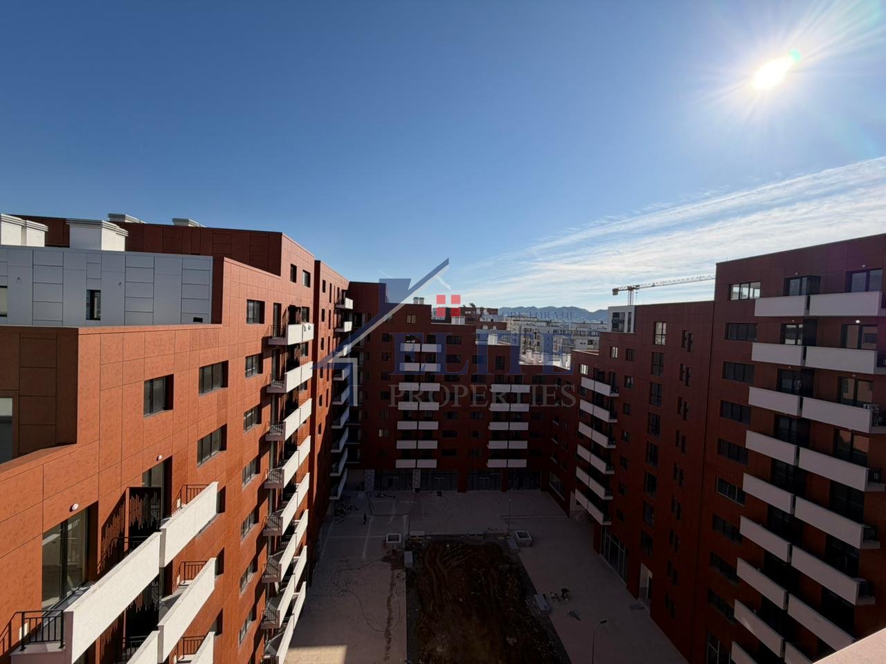 Urban Gate Astir, negozio in vendita