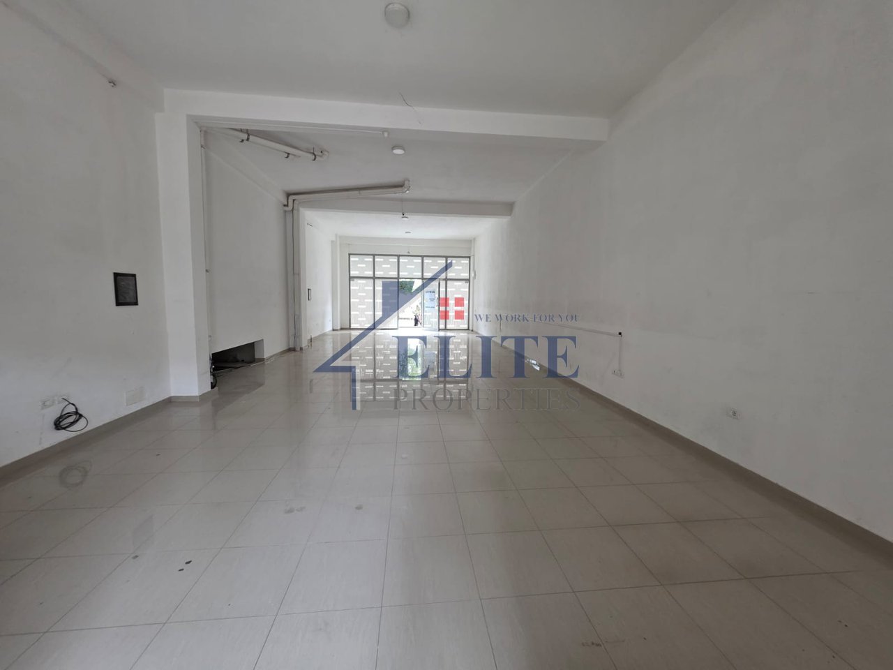 Komuna e Parisit, ambient biznesi me qira