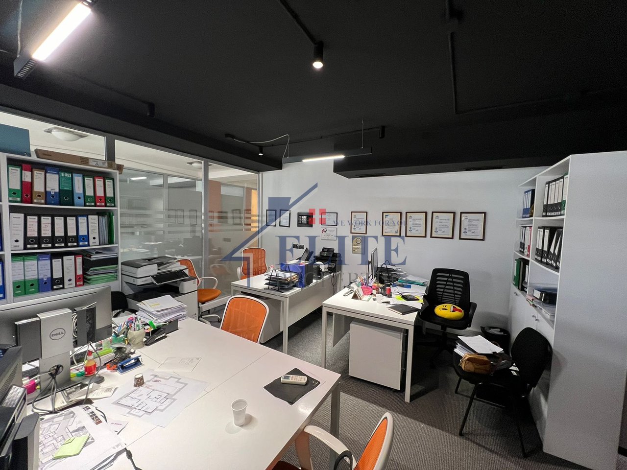 Pazari i Ri, ambient zyrë me qira