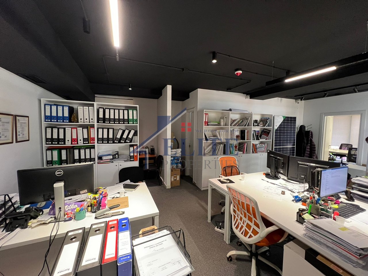 Pazari i Ri, ambient zyrë me qira