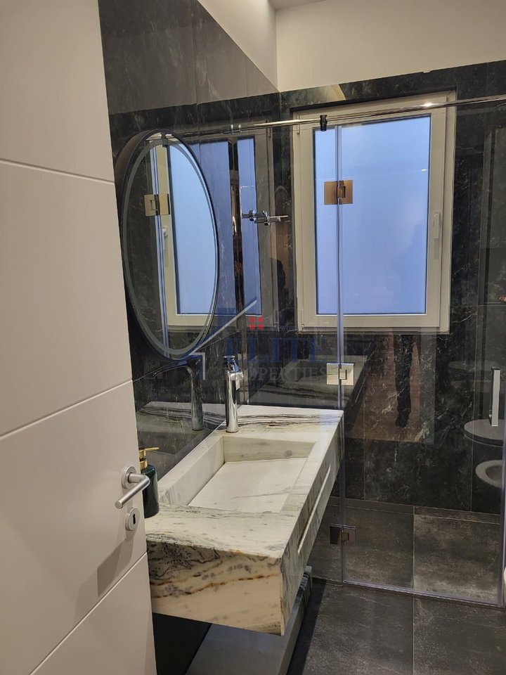 Pranë Ministrisë së Jashtme - apartament 2+1 me qira