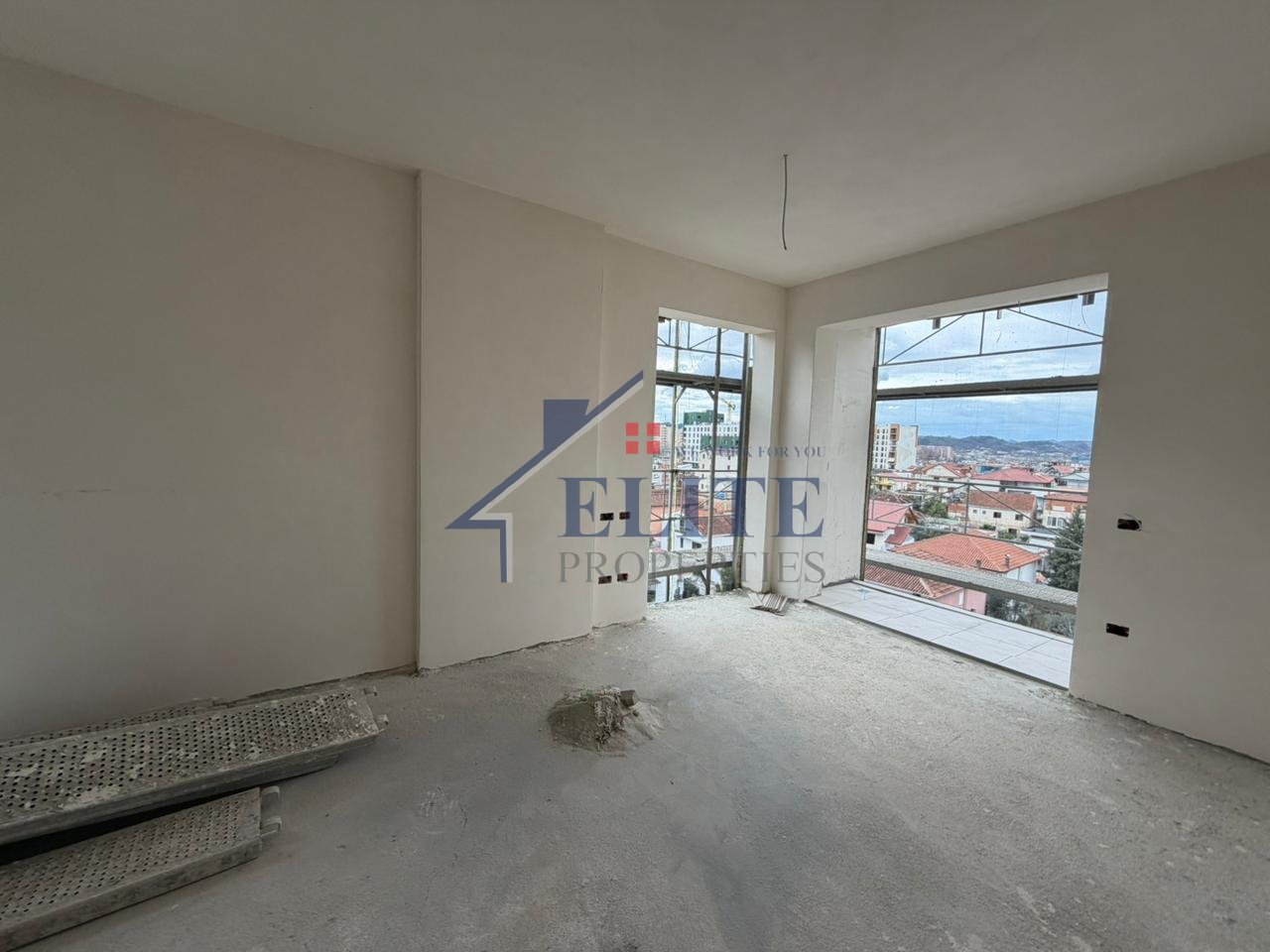 Ish Fusha e Aviacionit, apartament 2+1 në shitje