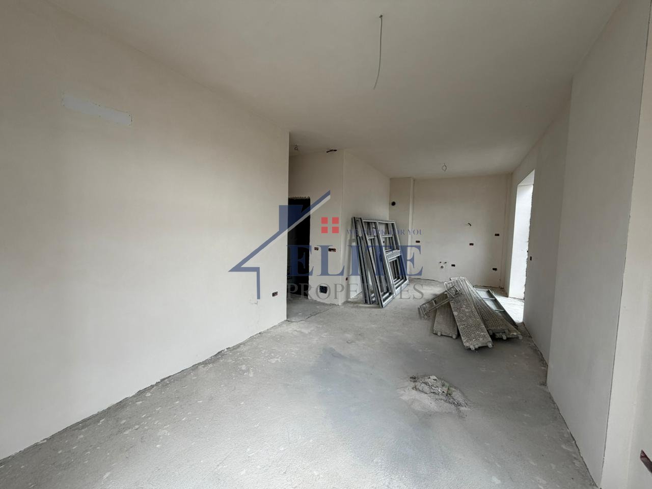 Ish Fusha e Aviacionit, apartament 2+1 në shitje