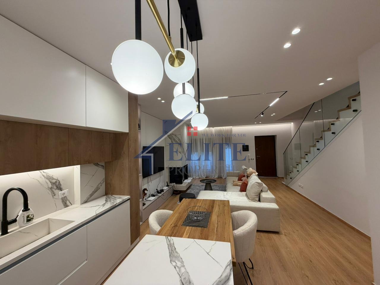 Pranë Teg-ut, vilë me qira