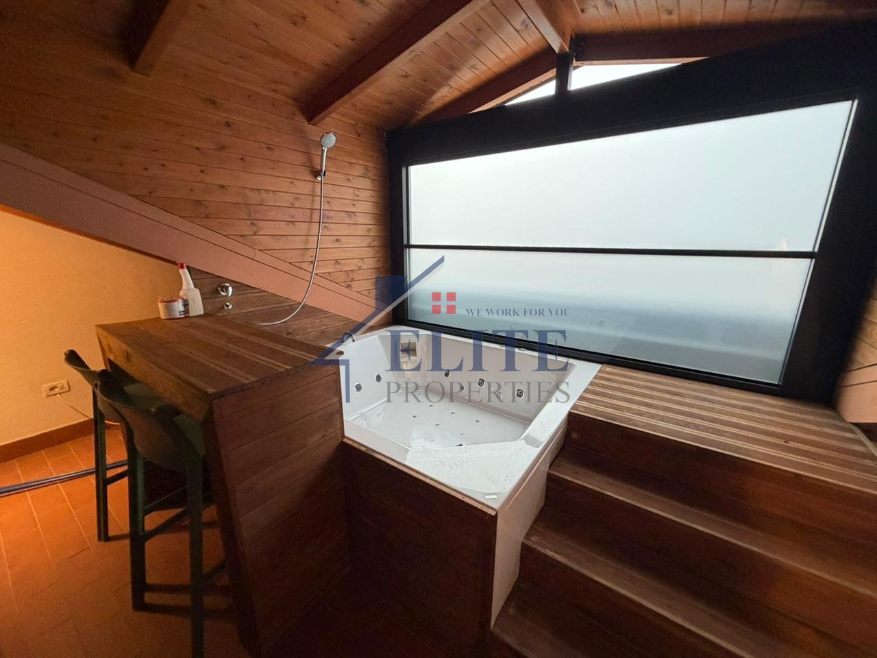 Pranë Teg-ut, vilë me qira