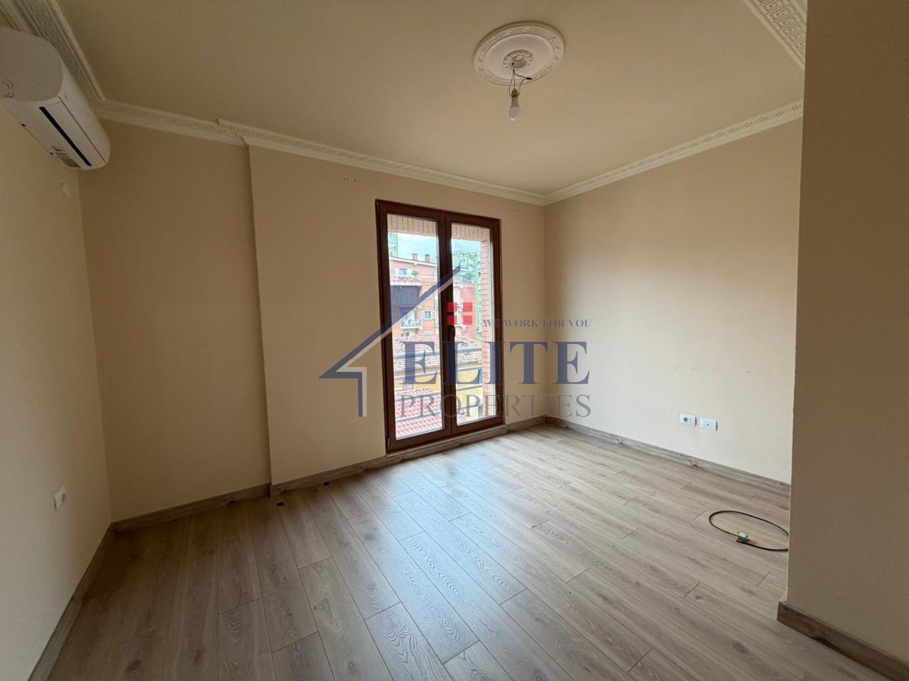 Ish Bllok- zyre me qira