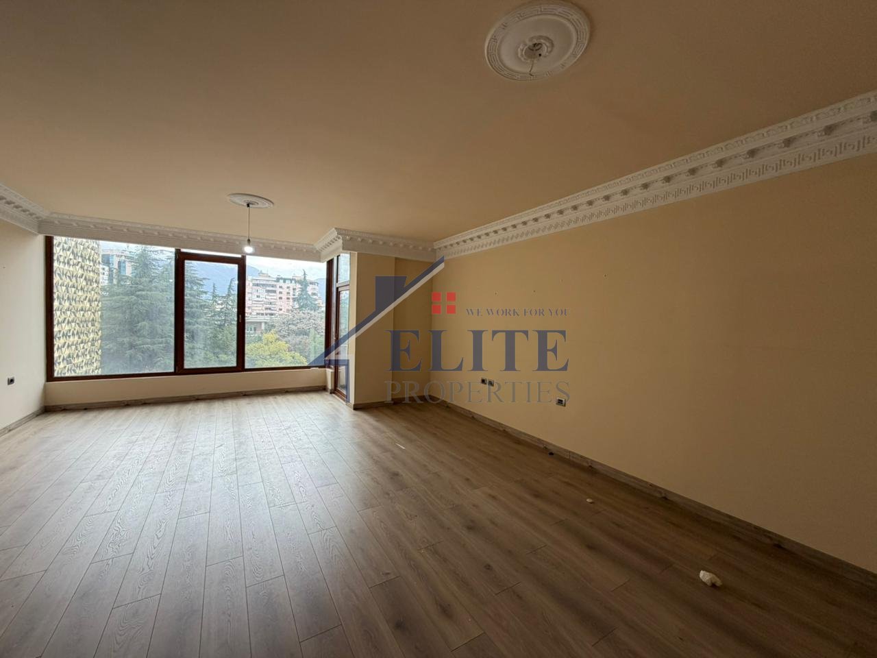 Ish Bllok- zyre me qira